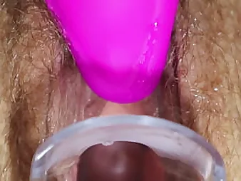 Pulsing acme deep down vulva closeup