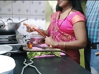 Watch Mumbai Ashu, the Indian daughter, spray while getting her big cupcakes and