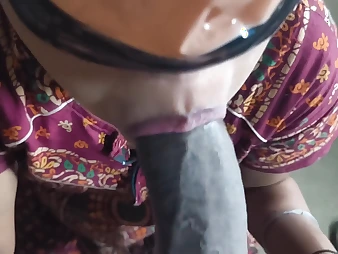 Desi Aunty Ki Gajab Ki Gand Chudai & Footjob Fun far say no to Indian Desi