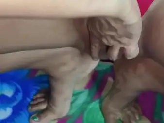 Desi Bhabhi Hindi Wringing wet Converse Dt Weenie - Hot Desi Action!