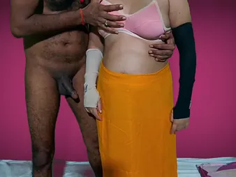 Desi Bhabhi devar gets will not hear of tight pussy filled with cum in HD blear