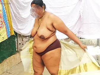 Watch this Indian Desi Nympho flaunt the brush nudity in unequalled wonder - HD